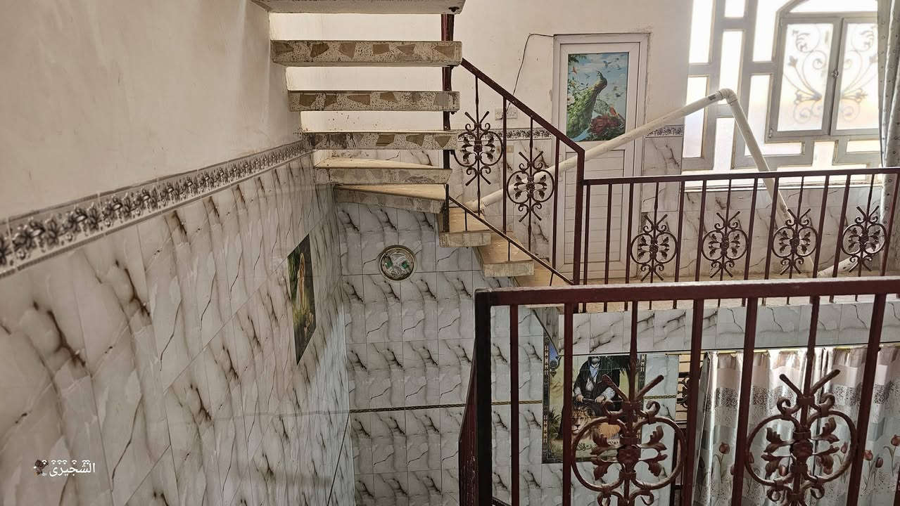 سلام عليكم..  100متر مربع بداية شارع طريق الجنه عامود 50.. يحتوي على ثلاث غرف نوم للاستفسار ولاتصال اكثر ***********
