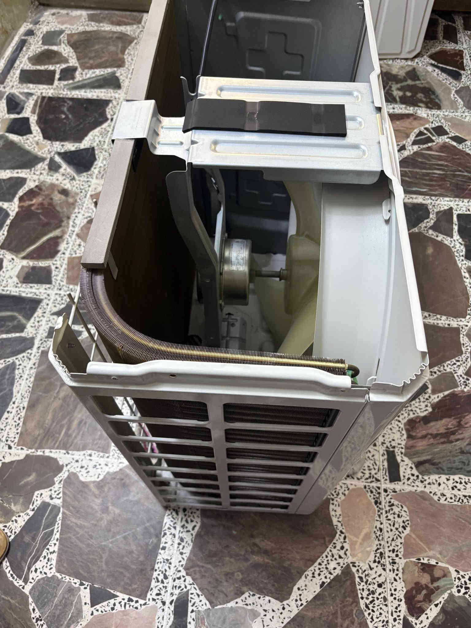 سلام عليكم
سبلت توسوت 2 طن حار بارد 
بلادي ممصلح غاز 410 
نظافته  95‎%‎  غازه مقفل 
كامل ملحقاته بدون نقص
ضمان 15 يوم 
السعر  450 الف
***********  بغداد حي الجامعه
