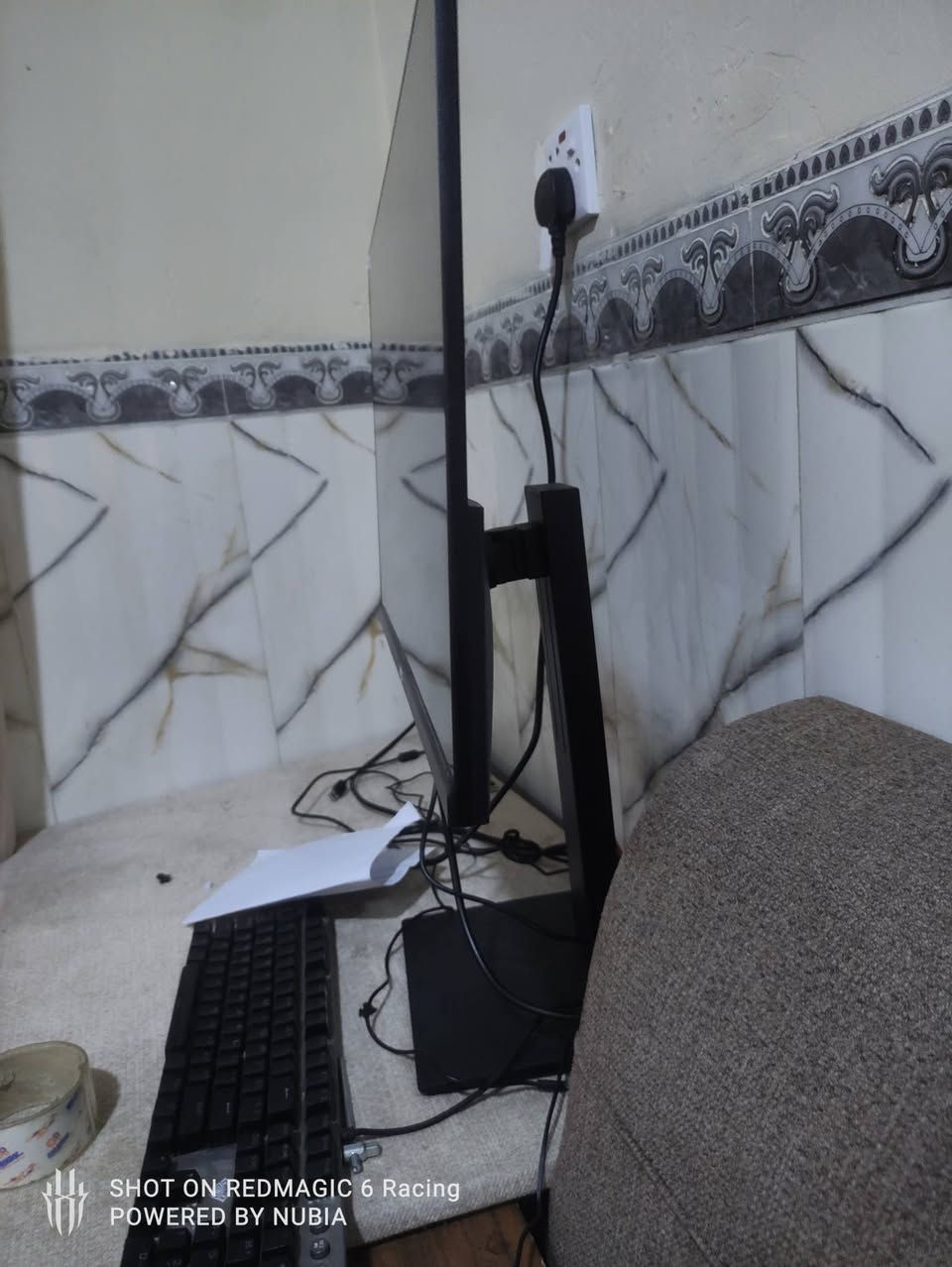 سعر 140 الف
مكاني بغداد الدورة رقمي ***********
180hz 
1080p
27
Ips
الشاشة ستاند كامل تحكم ويصعد ينزل دوار كلشي بي وكامل ماحقاتهة شاشة شبه جديدة حتى اللزكات بعدهن بيهة بس كارتون مالتهة ماكو
