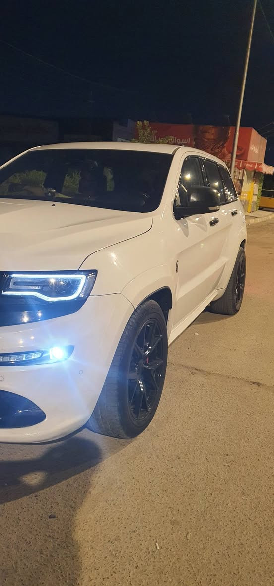 للبيع او مراوس حسب القناعه 
النوع : Grand Cherokee SRT 
سنة الصنع : 2015
حجم المحرك : ٨ سلندر ٦.٤ لتر 
المستورد : كندا 
حالة السيارة : كلين تايتل  بالعراق بيها جاملغ وشويه بلباب 
بدون ايرباك  بدون دواخل
المواصفات : 
رادار امامي 
فتحة سقف بانوراما 
مقاعد كنتارا + جلد 
سقف كنتارا 
مقاعد هيتر + تبريد + خزن 
ستيرن هيتر 
كاميرا خلفية 
حساسات امامية + خلفية 
اضائات امامية و خلفية LED 
سماعات من نوع Harmon/Kardon 
٥ وضعيات قيادة 
ويل قياس ٢٠ انج 
بريكات Brembo 

رقم دهوك مكانها بغداد
——— 
السعر :  خاص اتصل أو راسلني وبلخدمه
*********** بي واتس
