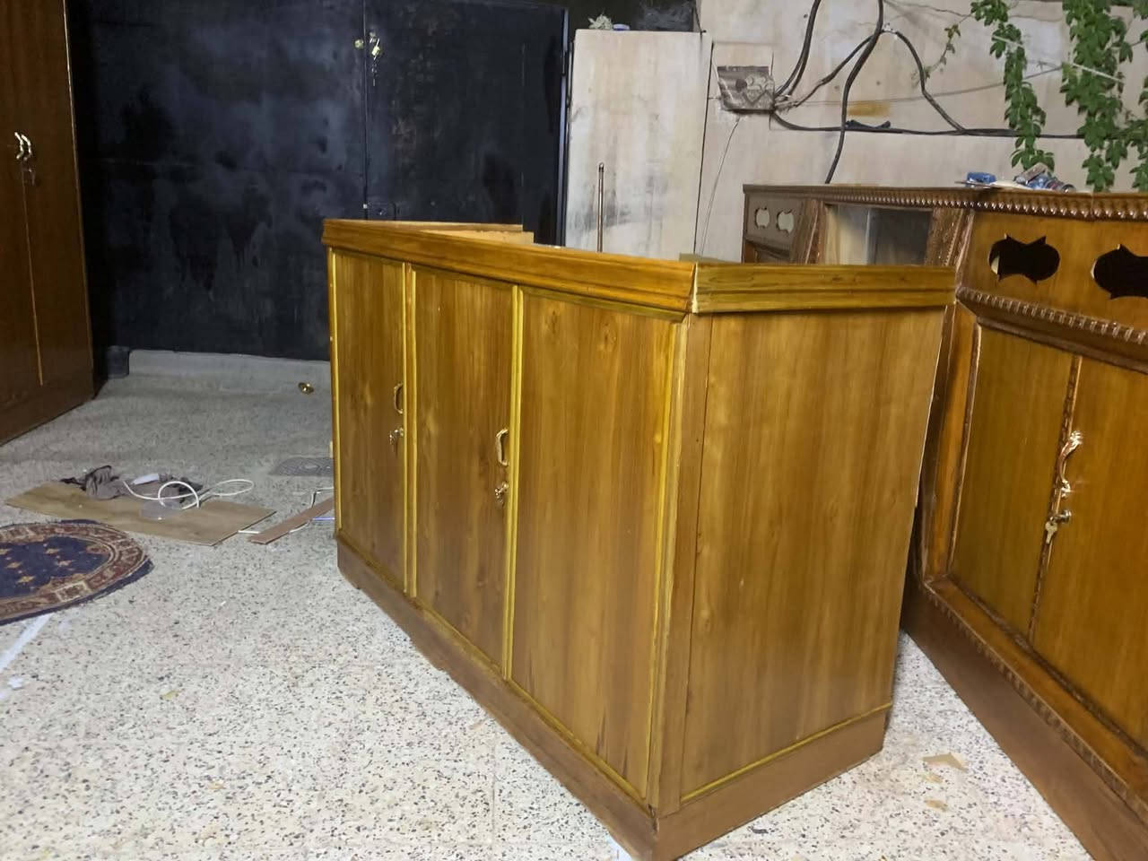 بوفيه للبيع السعر 100 متر ونص نضيفه مكانه رمادي 5 كيلو شراي اتصل اني مكلف بل نشر ؟ *********** متوفر واتساب
