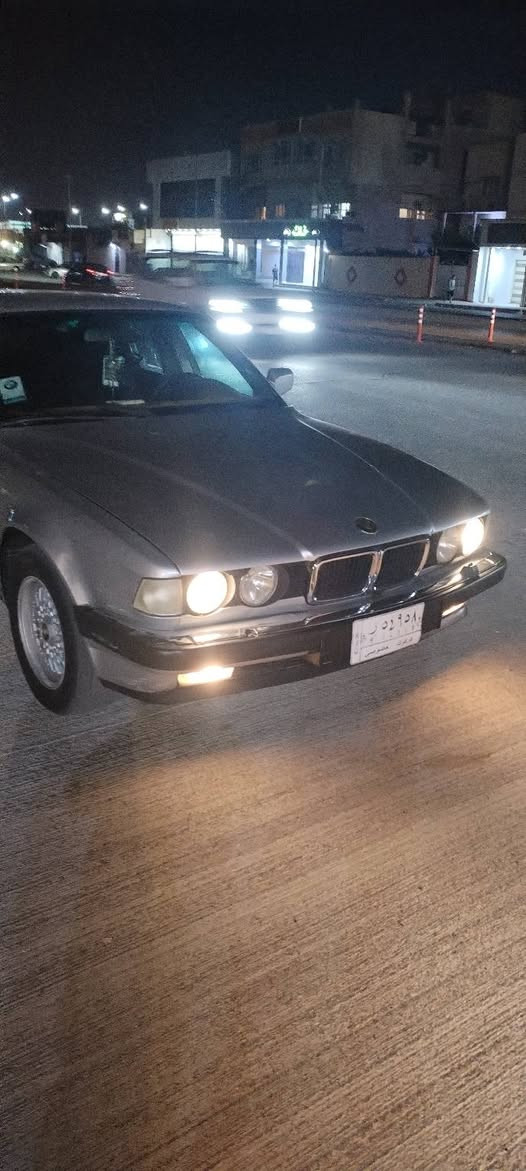 سلام عليكم بي ام ٧٤٠ لبيع او مراوس موديل 1994 فول بس مو سلايت الي يريد خلي ينتصل على وتساب *********** وسعره ٥٥ وبيه مجال الطيبين  ومشروع وطني هم
