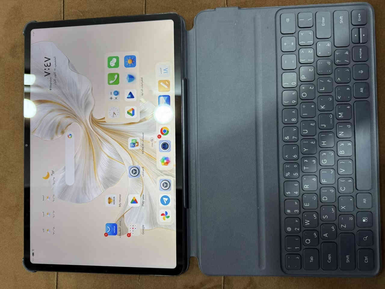 ايباد هونر باد 9 ذاكره 256 للبيع مستخدم شهر واحد بعده جديد وكارتونته موجوده والكيبورد مال هونر وياه هم 
مكاني بغداد الدوره المهديه الثانيه ***********
السعر 300 وبي مجال بسيط
