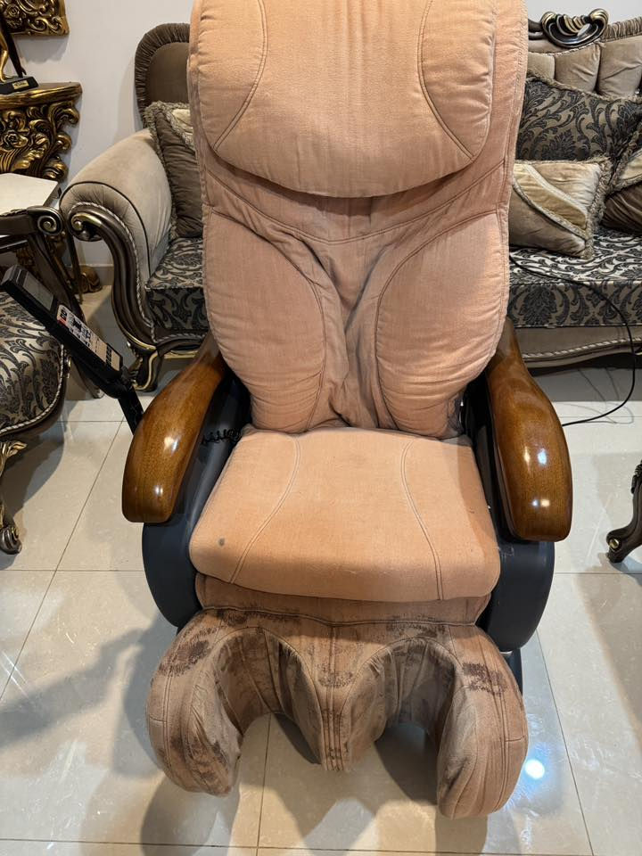 كرسي مساج وتدليك ظهر ورجل نظيف صار بيه عطل ومااعرفله للبيع ب150 مكانه حي الجهاد الاطباء 
***********
