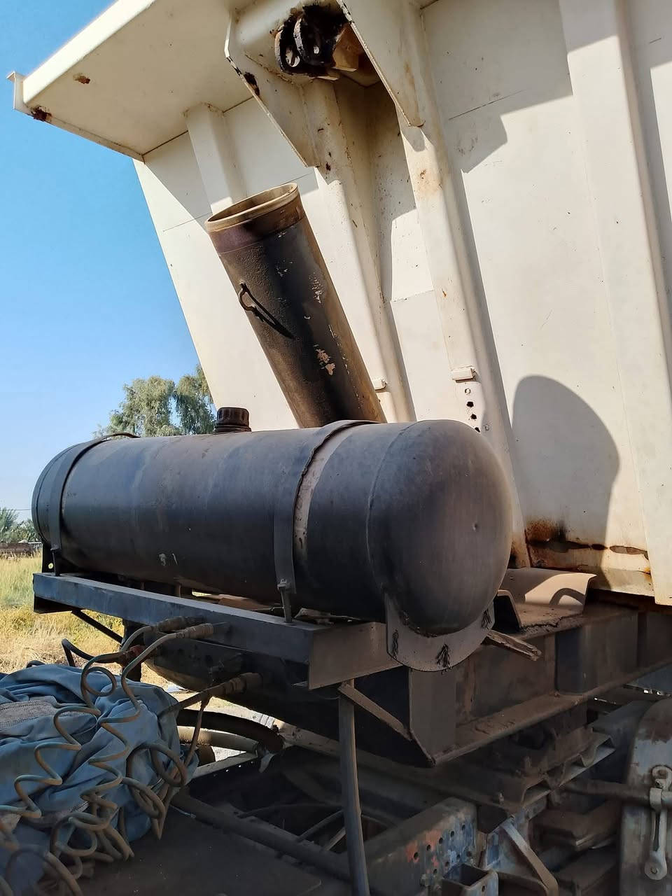 السلام عليكم
تانكي دهن مال عربانه 
ورجلين مال عربانه للبيع 
الاستفسار على الرقم ***********
