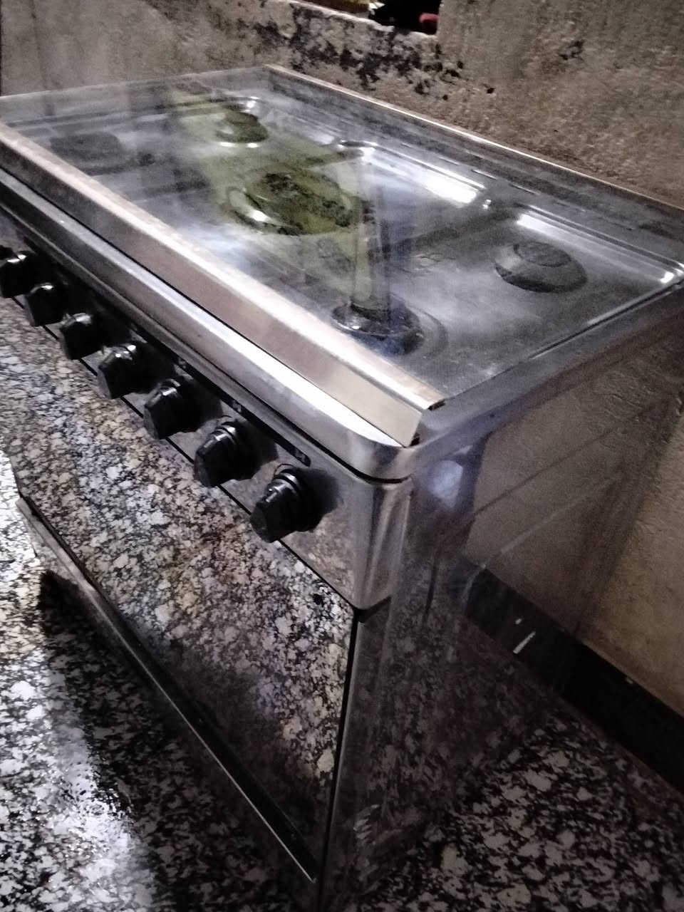 طباخ ايطالي البيع 5 اعيون
وفرن شغال رقم الهاتف ***********
