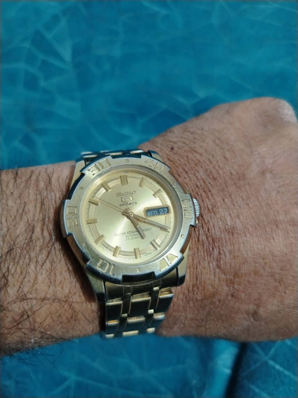 سايكو ياباني اوتوماتيك 23 حجر ستانلس ستيل، مينة ذهبي مكينة كشف day and date رنك دوار تناسب اليد الناعمه والمتوسطه والخشنة السير لونه جارد، الساعه ووتر بروووف، ضد الماء السعر ١٠٠،وبيه مجال ويوجد توصيل ***********
