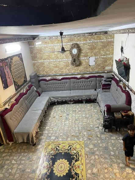 دار سكني   ( للبيع ) 
ثلاث طوابق
بناء 2023
المساحة 170 م
واجهة 8.5 م
نزال 20 م
الطابق الارضي
مدخلين 
مطبخ + صالة + غرفة + خدمات 
الطابق الثاني
ثلاث غرف نوم  + خدمات + حولي
الطابق الثالث
غرفتين نوم  + حولي + خدمات
بالاضافة الى سطحين 
فلكة صباح الخياط  
📍 شارع الضباط
.....
للاستفسار ***********
