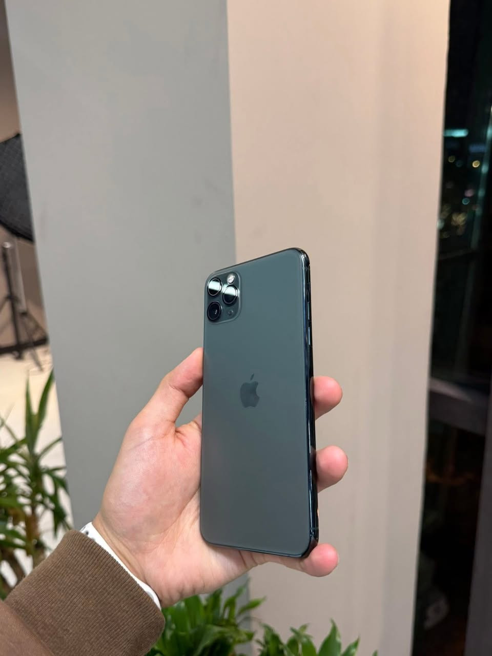 ايفون 11برو ماكس.    كفاله  ذاكره 256 بطاريه 95  الجهاز بلادي كامل ملحقات ما عده الشاحن  الجهاز ما مفتوح كفاله كفاله:العنوان. البصرة قرب جسر الكزيزه  السعر. 400 وبي مجال ***********
