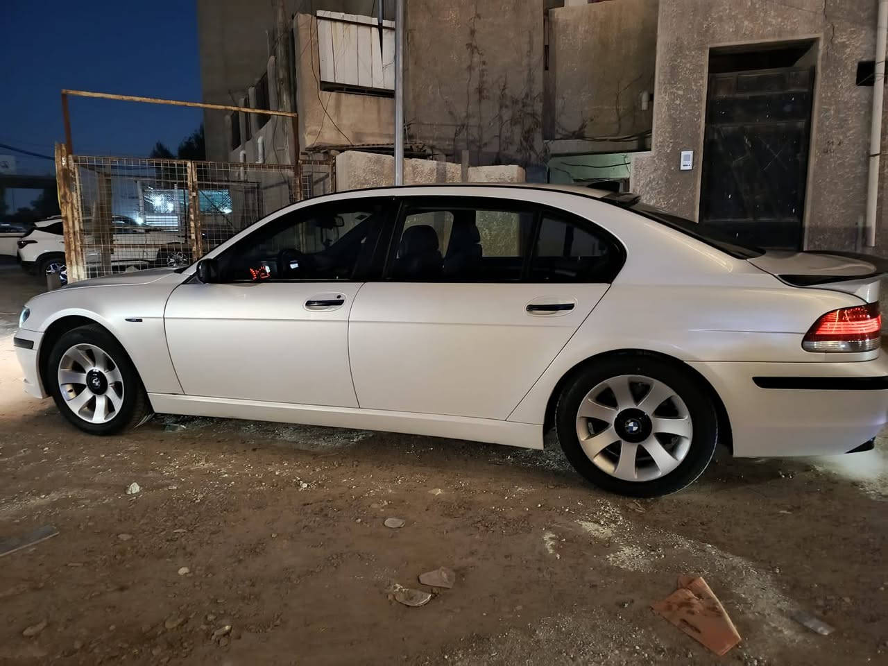 السلام عليكم
بي ام باخرة البينا BMW alpina خليجي
حجم 730li
6 سلندر
موديل 2004 
فول مواصفات
  فتحه سقف 
بيبان شفط صندوك شفط 
بردات كهرباء
صندوك كهرباء
مواصفات الباخرة المعروفه
مكينه كير كفاله شرط
كهربائيات بلاد على وضع الشركة
تخم تاير جديد

كفاله من الضربه والعيب الشرعي فقط صبغ جمالية و مغلفهة ابيض لؤلؤي

سيارة جاهزه للأخير ماتصرف عليها
رقم بغداد تحويل ثاني يوم
مكان بغداد الاعظمية 
السعر 125 قفل قفل
اي استفسار

***********
‭***********
