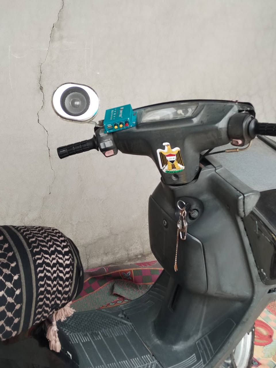 يامها للبيع 
مكينته ممفتوحه شرط الفحص
كابريته جديده شديته
تايراته جديده 
شواصي شرط 
شلعه معدل فول
هندر واحد يشتغل
الباتري مالته ميت ينرادله تبديل 
سعر325بي مجال
واتساب ***********
