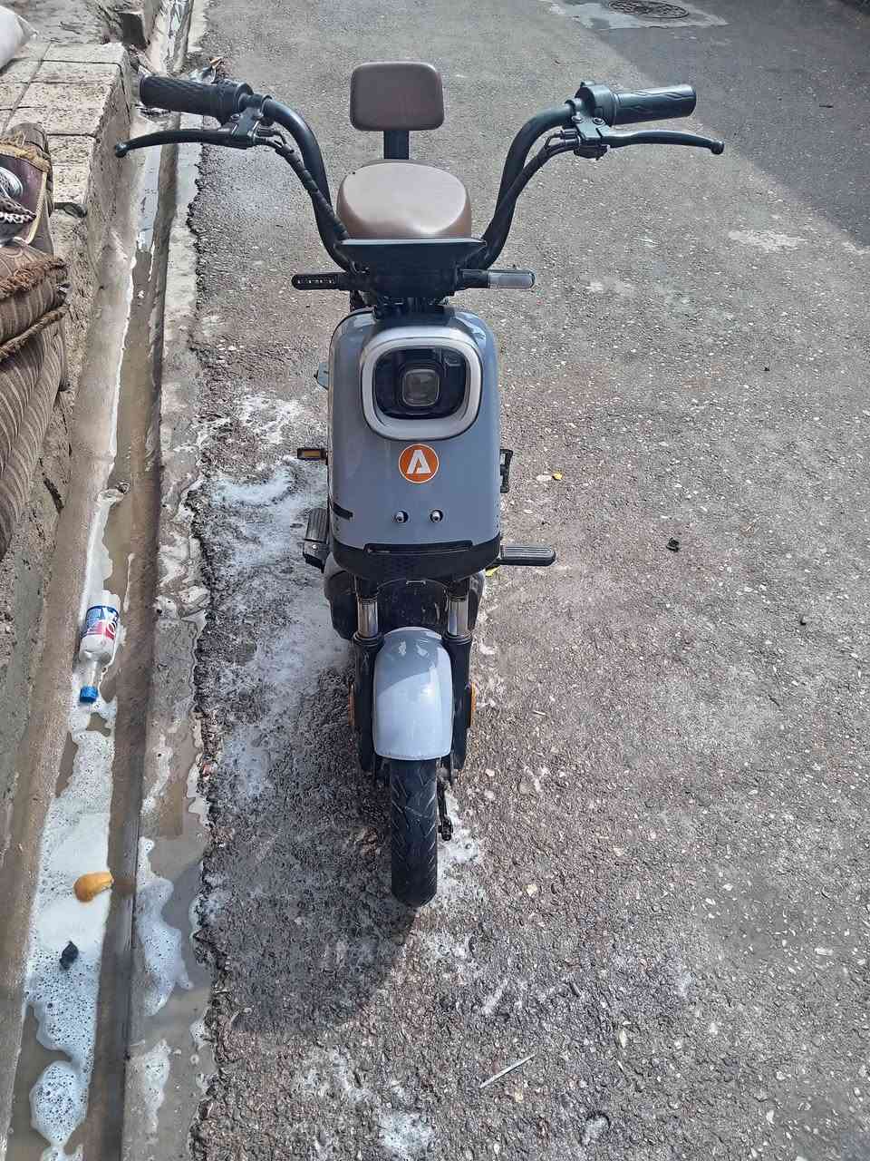 السلام عليكم دراجه شحن نظيفه وجديده غراضه موجوده سله وبطاريات بلاديات السعر 350 وبيها مجال حق الجيه مكانه بغداد ***********
