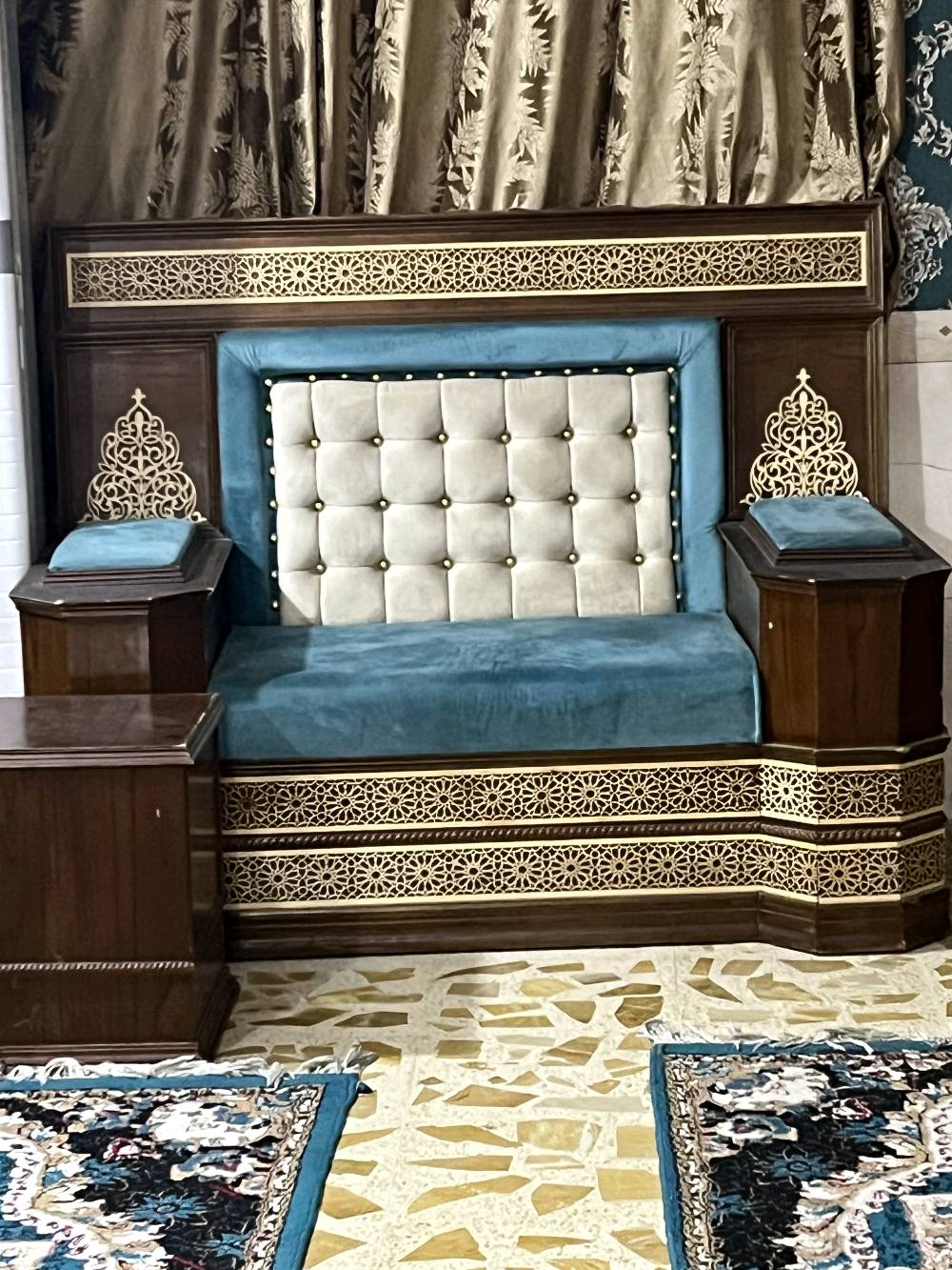 عشر قنفات و8 من طبلات صغيره 
و3 طبلات كبيره عنوان بغداد كفاءات العبيدي الاستفسار ***********
