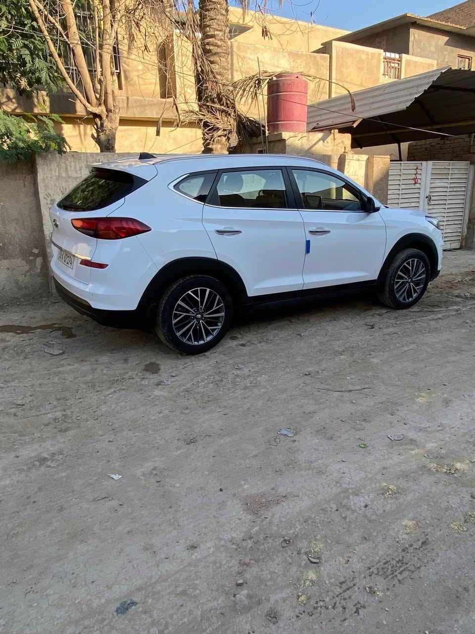 سلام عليكم للبيع توسان 2019شركت الكاصد رقم بابل سياره جديده بمعنه الكلمه لسياره ماشيه 69حقيقي وعل فحص اسبير ما نازل 
لموصفات 
داخل صاج 
خمس عدسات 
لد نهاري 
كشنات ٢كرهباء 
كامره اماميه 
كامره خلفيه 
بصمت ابواب 
تبريد ثلج 
دخول ذكي 
مكينه 2000
المكان بابل قريب العلويه شريفه 
لسعر ١٩٥وبيه مجال حك جيتك 
لرقم ***********
