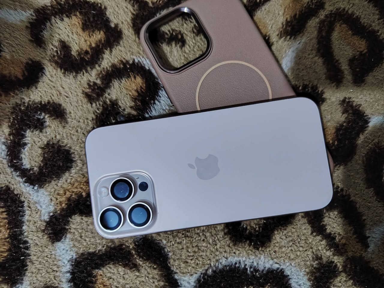 ايفون 16 برو ماكس ذاكره 256 بطاريه 94 نضيف لوك شرط سعر 1200 قفل تصال برقم ***********
