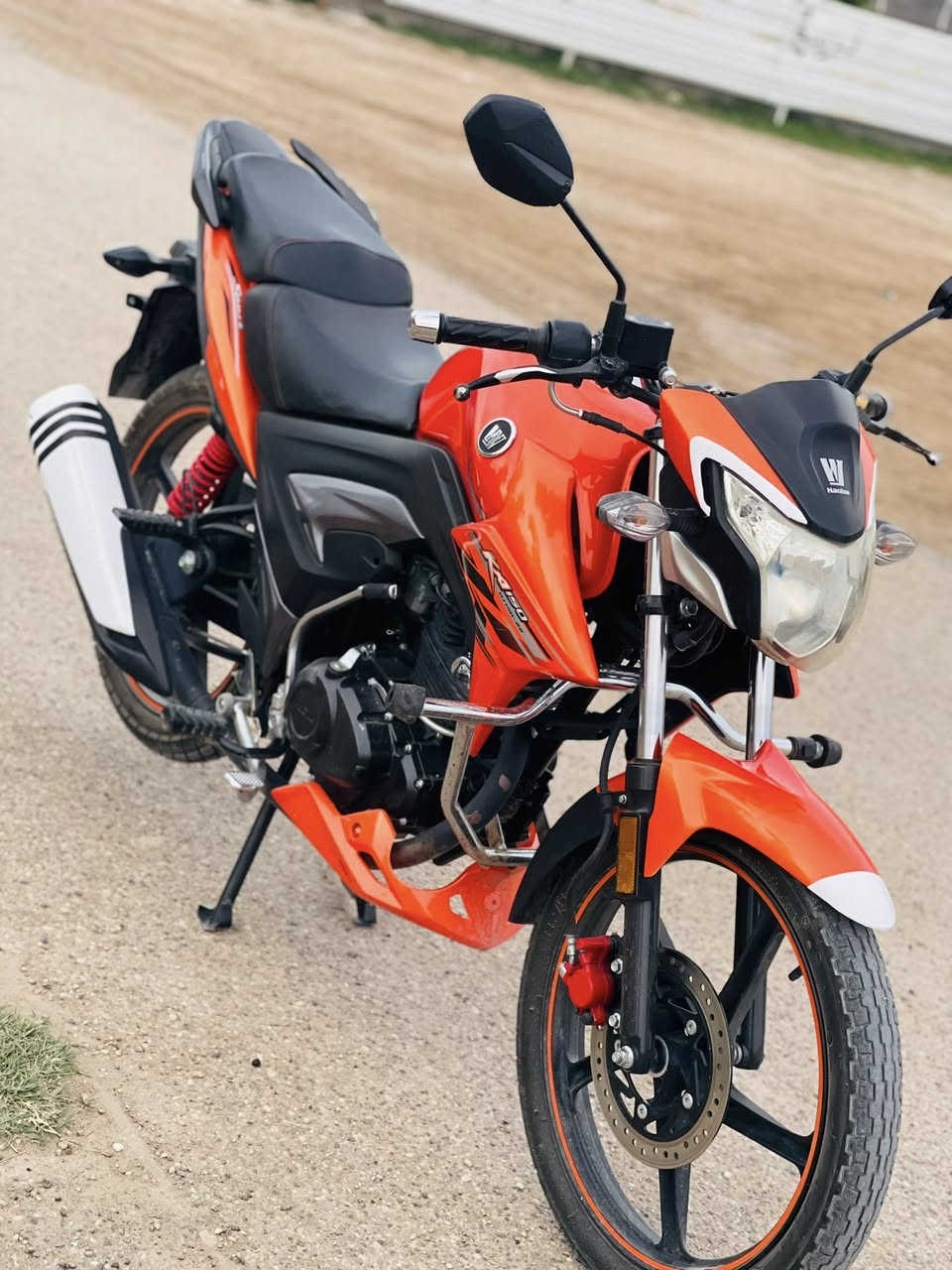 السلام عليكم 
هاوجي بطح موديل 23 للبيع مسجل كامل تحويل مباشر فول نضافه ويا سويجات اثنين وبصمات اثنين شخط واحد مابي شرط اذا مو تراي مال زيرو ونعومة فول مرجوع رايده (ب17ونص)وبي مجال للشراي 
مكاني الرمادي صوفيه شراي اتفضل خاص او اتصل ع رقمي والموشراي يعبر المنشور بكلام طيب 
***********
