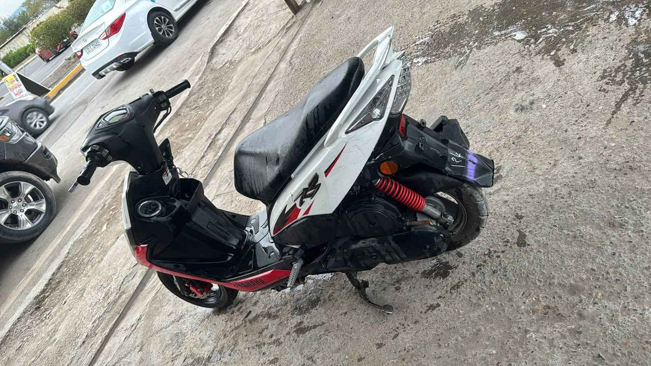 ماكس مضلع مجفته جديد  باتري جديد الكفرات الخلفيه
مصلحه كفرات بلادي سرعه ذي 120 تخم تاير جديد دراجه مال رمبه كفرات مليبله برقم الشاصي وياهه البصمه مالتهه 

مكانها بغداد الحريه 850  وبيها مجال 
***********
