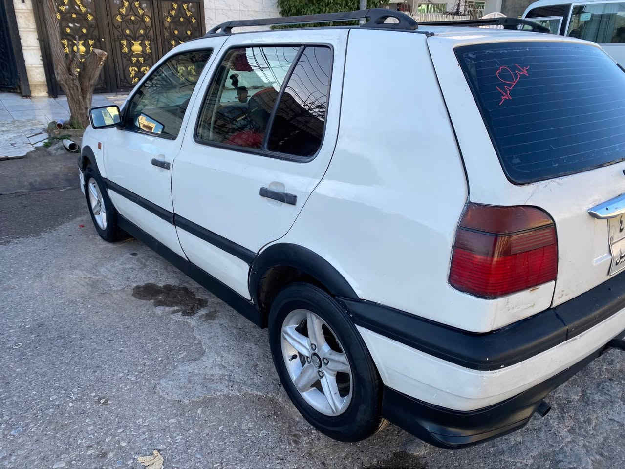 گولف موديل ١٩٩٣ گيرومه كينه و ته قه وره قه وتحويل و غرامه به شه رت ٢ پارچه بوياغي هه يه بي ليدراو داواي ٣٤ وه ره قه ئه كه م *********** أربيل, العراق
