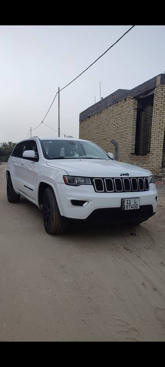 Jeep Laredo  2018  ..black top..  
جيب بلاك توب اللون أبيض ثلجي "حاجب ابيض" مستوردة من امريكا" للمملكة العربية السعودية ومصلحة بأمريكا " مجددة لغاية 2027..فول جديده واستخدام شخصي بعناية تامة.. ماشية 61 ميل رقم بغداد انكليزي جديد..؟
حادثها  سطحي تبديل بنيد ودعامية باصلية نفس اللون وصبغ بسيط في كرون الجاملغات الأمامية دون دواخل ولا حداديه "ايرباكات معادة.".  تم التصليح بأمريكا.." ولو كان التصليح بالعراق لم يتبدل البنيد ولا تنصبغ كرون الجاملغات لبساطة الحادث..!! رقم الشاصي والسونار ضمن الصور المرفقة.."..محرك 3600سته.سلندر"وكير "وحداديه "جيدة جداً وعالفحص" ...

   فتحة " جنطة كهرباء"حساسات خلفيه " تحكم ستيرن جهتين " قفل سرعة " فور ويل" كاميرا دوارة " تشغيل عن بعد" كشن جلد ومخمل" تدفئة ستيرن و كشنات" كرسي السائق كهرباء " شاشة عرض كبيرة" شاشة عطلات وبرمجة" تخم تاير جديد "ويل 20 اسود" بلاك توب اصلي "ثلاثه مود انظمه قيادة" تعتيم مرايا "  تبريد شركة قطعتين فصل ايمن وأيسر.." تدفئة مرايا الخارجية.,"وهناك الكثير من المواصفات..مكان السيارة السماوة .... بيع مراوس حسب القناعه ومن الله التوفيق...!!
للجادين الاتصال ***********
