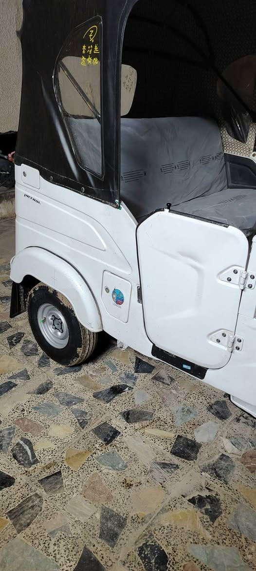 سلام عليكم تكنك للبيع  21رقم رقم شهر11 معمربس دوس مكينه جديده مامفتوحه مكاني بغدادالبلديات زراعي فقط اتصال ع
***********
