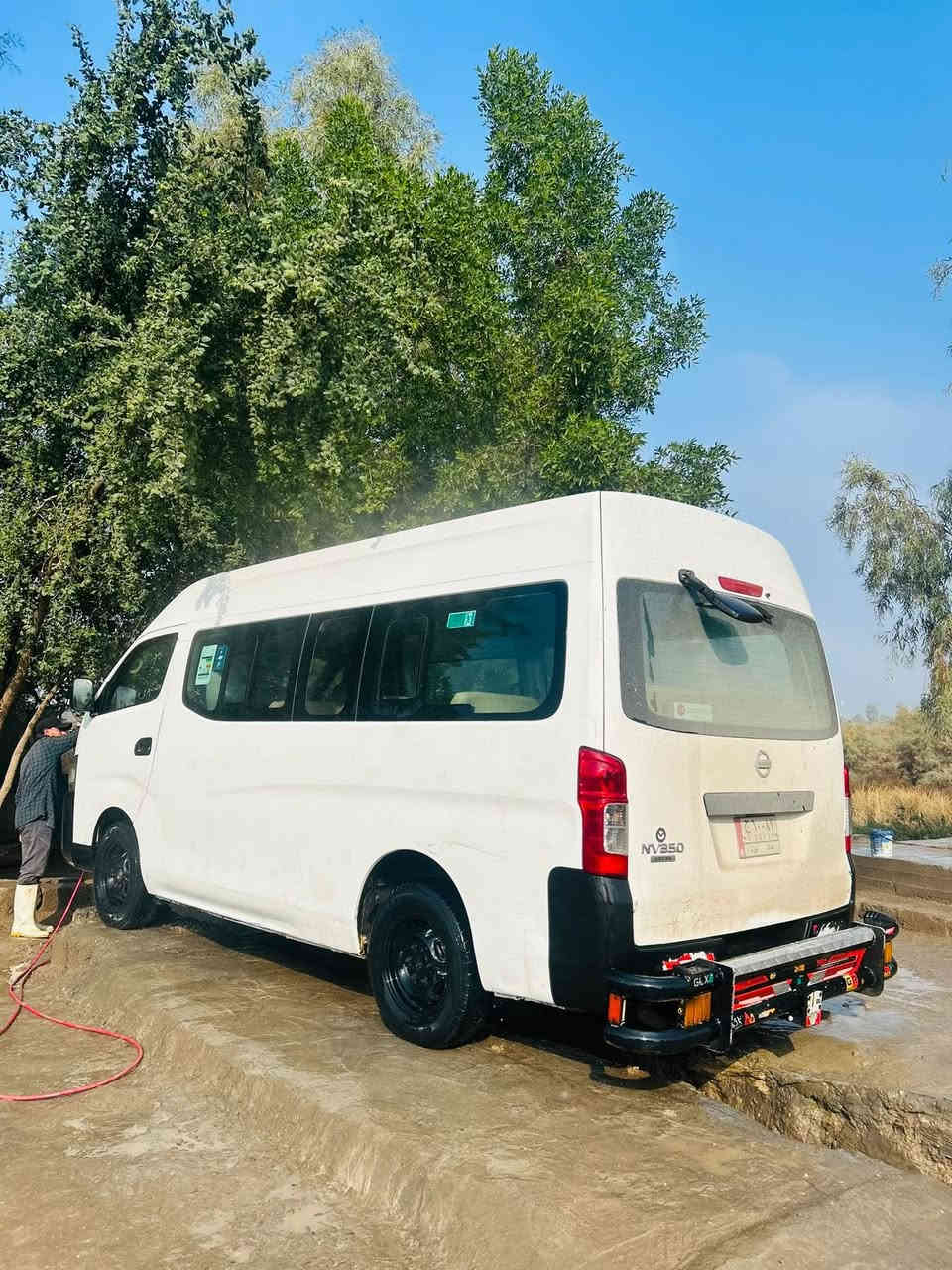 السلام عليكم نيسان يورفان عاليه 
موديل 16 عليهه غرمات بيهه طخه بالكصيره الباقي كفاله السعر 115 الاستفسار واتساب ***********اخوان رجائن رجائن المو شراي لا يتصل عليه غرمات 12 مليون وهيئة 3 مليون
