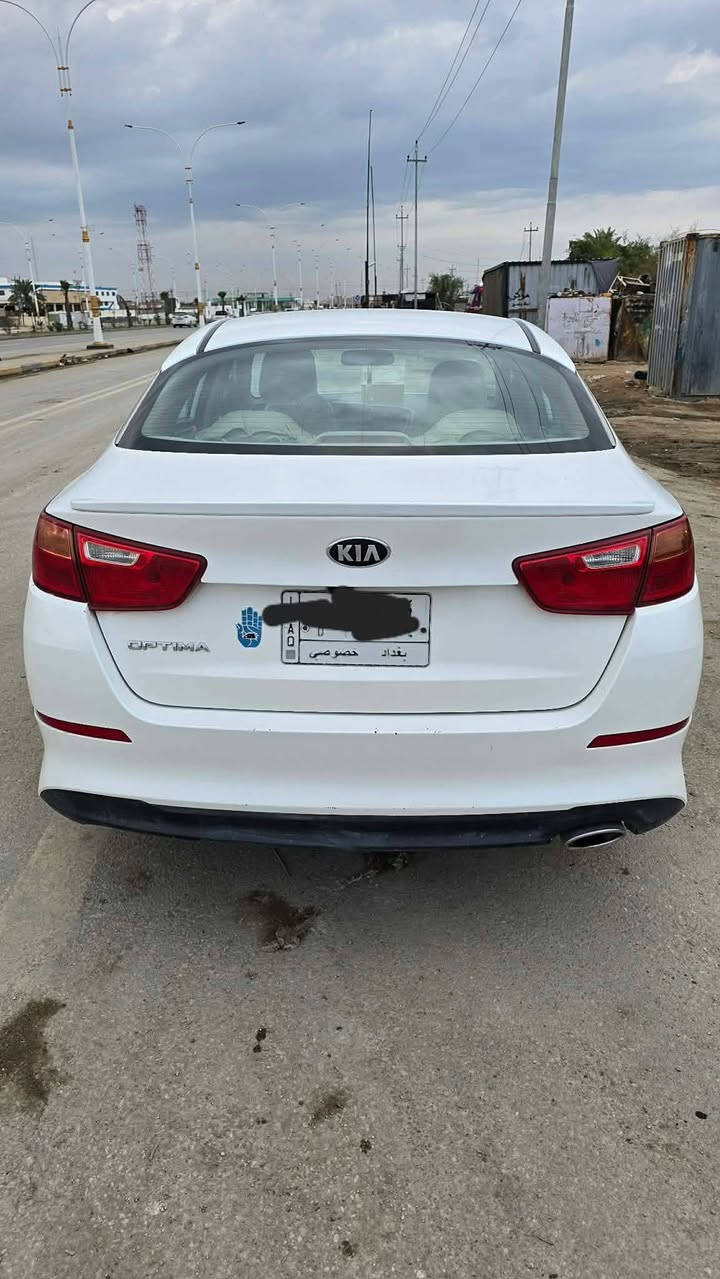 السلام عليكم ورحمة الله وبركاته اخوان سياره
اوبتيما موديل ٢٠١٦ شكل ١٥ خليجي 
رقم بغداد مداور ثاني يوم محرك ٢٠٠٠
السياره حيل نضيفه 
نص فول تحكم ستيرن تبريد قطعتين ومانع انزلاق واشاره بلمراي وبلجكتور  وبعد بيه مواصفات 
السياره بيه رشات صبغ بدون حادث 
الاستفسار اكثر اتصل على الرقم أو على واتساب مكان السياره المثنى قضاء الوركاء *********** السونار مرفق بل منشور
