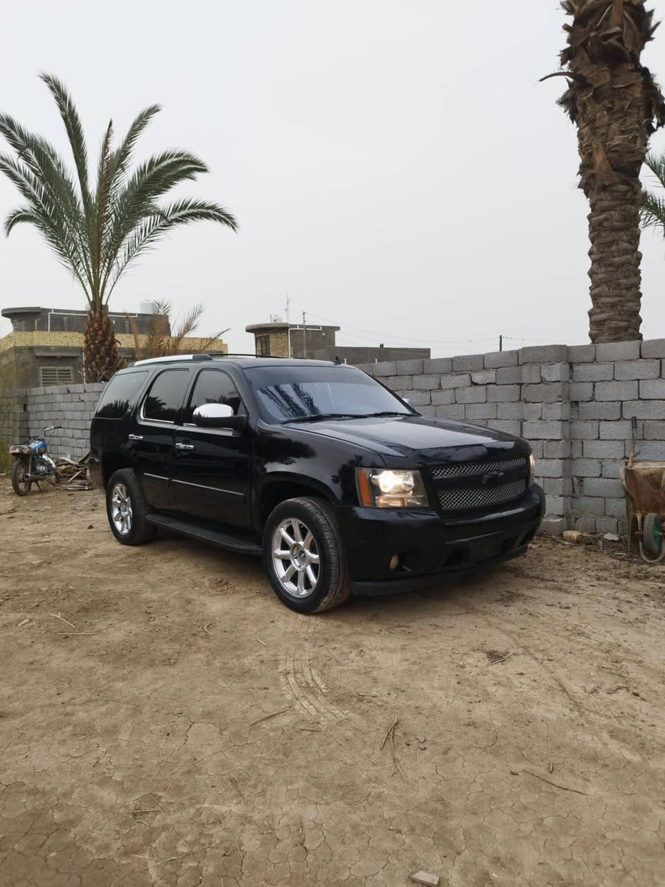 السلام عليكم تاهو كصه جنطه ادوات بدون رقم فول مواصفات LTZ  فتحه حساسات خلفيه شاشه بل تنته وشاشه اماميه مع كامره نيكل كامل ويل كروم وبعد بيه هواي مواصفات مكينه وكير كفاله تخم تاير السعر 63 مكان الناصريه *********** واتساب
