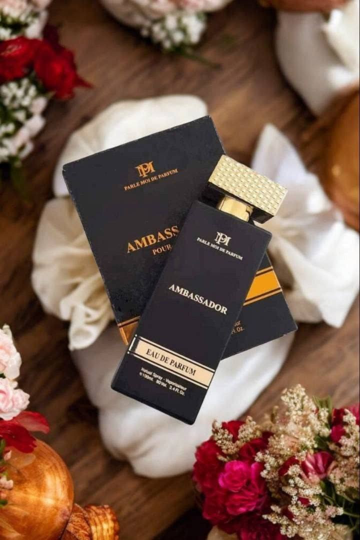 عطر امبسدور  Ambassador
عطر الفخامة وشرط الاصلي 💯 

عطر. امبسدور من العطور وجذاب وثابت خلال 48 ساعة العطور  الفواحة التي تملئ الاجواء من حولكي عطر ثابت يسر القلوب 

عطر يأسر القلوب بروائح الفواحةة ويجذب الاانظار لكل الجنسين فخم حاد يتميز بين العصرية الواضحة والكلاسيكية الفريدة 

هذا المنتج هو عطر "Ambassador Pour Homme" من Parle Moi de Parfum، وهو عطر رجالي فاخر. 
النوع: عطر خشبي - زهري - مسك للرجال بتركيز "أو دي بارفان" (Eau de Parfum). 
الروائح: يفتتح العطر بنفحات منعشة من اللافندر والبرغموت والنعناع، ويتألق قلب العطر بنفحات الياسمين والورد وزهور إبرة الراعي وزهر البرتقال، بينما تتكون القاعدة من أخشاب الأرز وطحلب البلوط والمسك والعنبر. 
الحجم: 80 مل. 
الاستخدام: مثالي للرجال الذين يبحثون عن رائحة مميزة تجمع بين الفخامة والجاذبية. 
التصنيع: صنع في سويسرا، ويعكس إتقان ماركة Gisada 

#توصيل لجميع المحافظات🚗🚗


**إذا كنت صاحب هذا الإعلان وتريد حذفه لأي سبب، رجاءا أرسل رسالة إلى الدعم الفني**