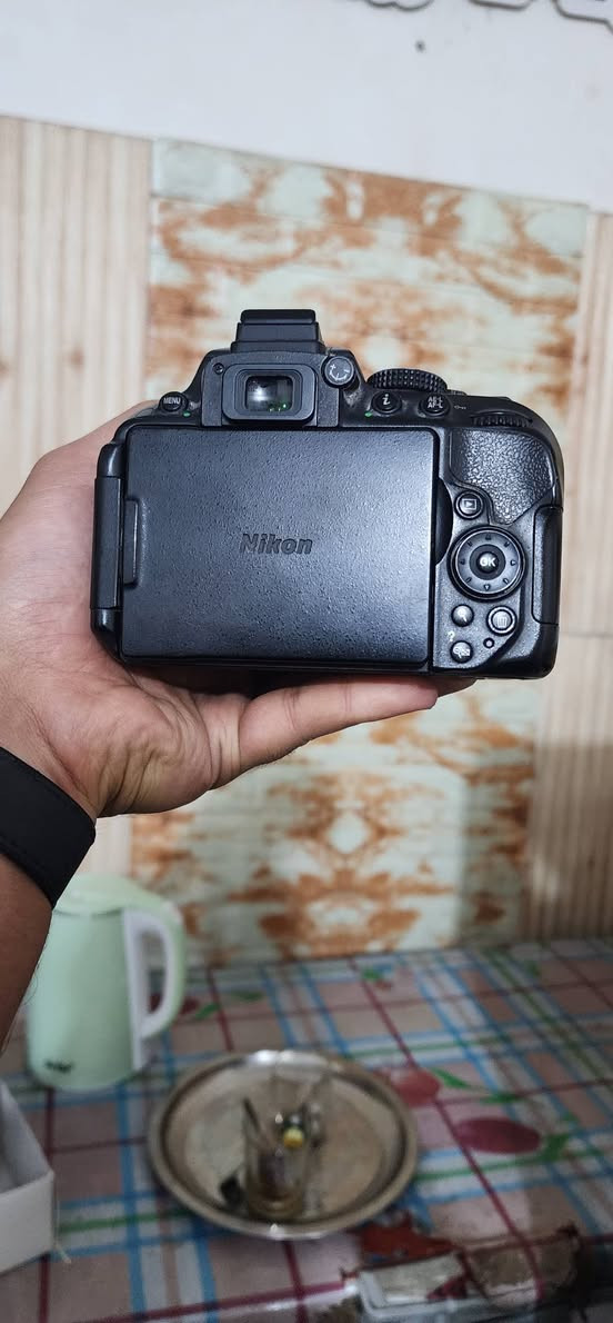 سلام عليكم
Nikon Camera 5300
شتر مالته ١٣ الف 
نظافة ٩٠ %  
وعدسه 18 : 55 
رايده ٣٧٥ 
وبيه مجاب بسيط اخواته ب٤٠٠ ويه هيج نضافه وشتر .  (مستعجل على بيع)
استعمال شخصي 
وياه شاحنته وبطاريه 
التواصل 
*********** وات ساب
