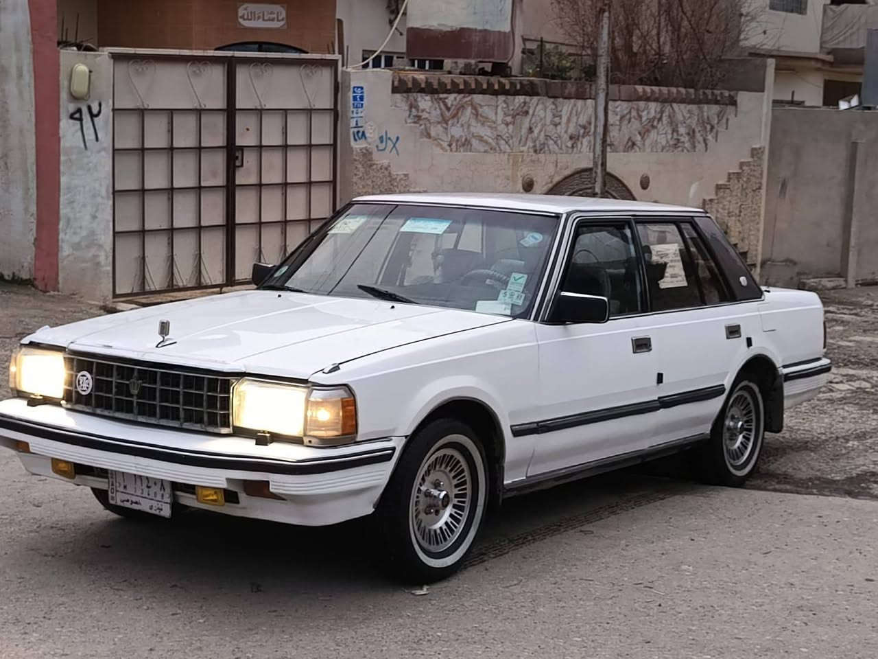 سوبر موديل 1986
كير ومحرك بطه شرط 

رقم الماني 

سنويه الى 2028

دوشمه جديده يعني غرفه جديده

طخم تواير جدد

شاشه+كهربائيات كلها شغاله 

السياره كدام العين حلوه مال بيت السعر 43 وبيها مجال 

شعندك مرواس افيو تكسي او سيكي نزل 

الاتصال.. ***********
