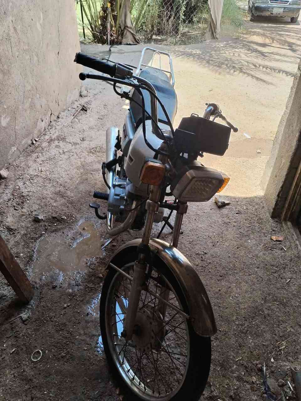 سلام عليكم دراجة اربع كير للبيع دراجة احله من صوره السعر 375وبيه مجال حك الجيه مكينه حلوه مكاني طويربج منطقه  السياحي   دراجه اوراق اصوليه  للاستفسار ***********
