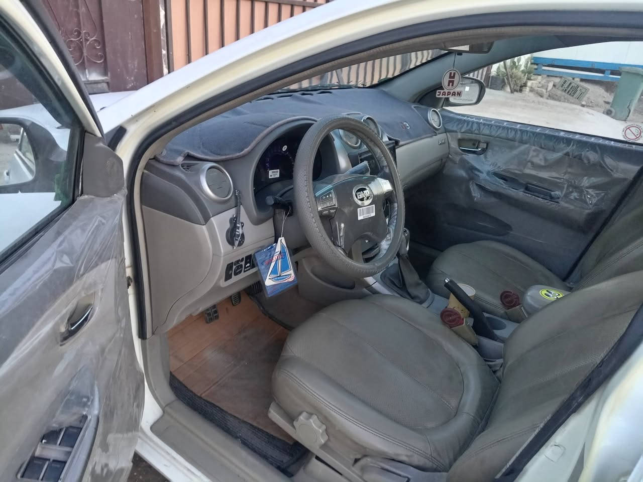 بي وايدي G3 موديل ١٣ كير عادي مكينه وكير خير من الله صدر امامي خلفي جديد طخم تاير تبريد سياره جاهزه من كل النواحي غرفه بلاديه سنويه ورقم وهزه جديد بسمي مكانها شهداء السيديه *********** السعر ٥٦
