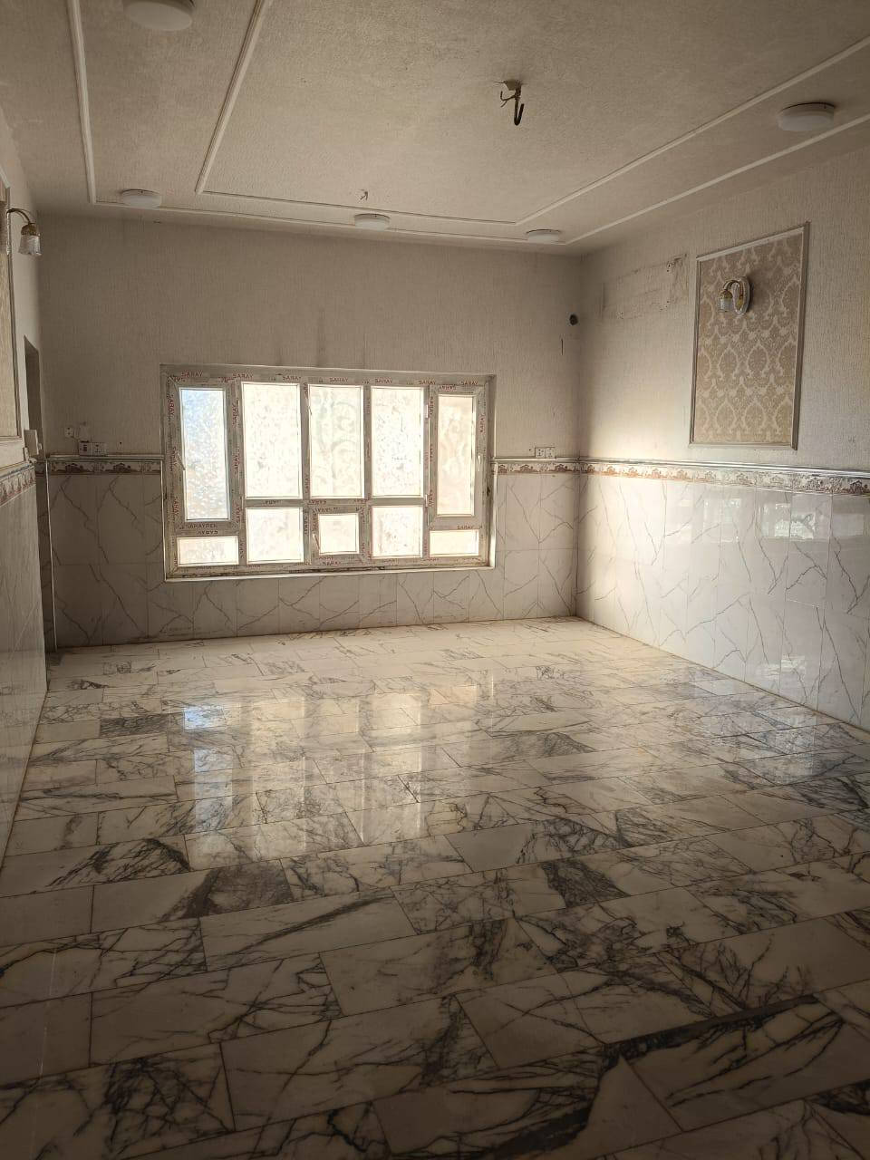 السلام عليكم بيت موقع مميز جدا 📍في شارع الكرينات يبعد 50متر عن شارع 60 فقط طابو صرف....
البيت بناء حديث 2019-2020 ..
البيت مطلوب مبارده 85مليون المشتري يسدد 430الف دينار بشهر 💸➡️➡️🔥
⬇️⬇️⬇️⬇️⬇️⬇️⬇️⬇️⬇️
ثاني بيت عن شارع 60 الرئيسي موقع ممتاز جدا جدا 
⬇️⬇️⬇️⬇️⬇️⬇️⬇️⬇️⬇️⬇️⬇️⬇️⬇️🔥🔥🔥
علما أن سعر المتر في الموقع لايقل عن مليونين دينار➡️➡️
⬆️⬆️⬆️⬆️⬆️⬆️⬆️⬆️⬆️⬆️⬆️⬆️⬆️🔥🔥🔥
البيت طابو ملك صرف باسم شخص واحد تحويل مباشر بطابو 📍📍
البيت طابقين يتكون من 
الطابق الاول/⬇️⬇️⬇️⬇️⬇️
( گراج سياره.مجمع صحيات . طارمه. حديقه صغيره .
مدخل موزع. استقبال. مطبخ . صاله . غرفتين نوم كبار . درج دوار  .مجمع صحيات داخليه)...

  مساحه البيت 200متر  طابو صرف 

الطابق الثاني/⬇️⬇️⬇️
( ثلاث غرف نوم. بيتونه كبيره. مجمع صحيات. سطح.)..
مجموع البيت 5غرفه نوم ➡️

عرض الشارع مال البيت 20متر ..
 ثاني بيت عن الشارع العام شارع 60 📍📍📍 

البيت خدمات كامله ماء وكهرباء ومجاري وكيبل ضوئي ومشمول بتبليط 🔥⬇️⬇️⬇️⬇️⬇️

مواصفات البناء /⬇️⬇️
البيت بناء درجه اولى ممتازه  طابوق جمهوري الارضيه مرمر  والطرامه والگراج گرانيت والواجهة حجر وصبغ  درجه اولى والبيت عالي عن الشارع ..
الجيران ناس جدا زينين  أغلبهم أطباء ومدراء عامين ..
البيت موقع جدا مميز وراقي وبعافيه  ع الياخذه
البيت معروض بسعر مناسب مقارنه باسعار المنطقه كون مستعجلين ع البيع ولظرف طارئ 💔⬇️⬇️⬇️⬇️⬇️
♥️⬅️⬅️⬅️⬅️⬅️⬅️⬅️⬇️⬇️⬇️⬇️⬇️⬇️⬇️⬇️
علماً أن سعر المتر في الموقع لايقل عن مليونين دينار 🔥➡️
رجاءاً.  انتباه ⬆️⬆️⬆️⬆️⬆️⬆️⬆️⬆️🔥🔥🔥⬆️

للاستفسار عن السعر وبقيه التفاصيل الإتصال على الرقم ⬇️ 
***********➡️➡️➡️➡️
⬆️⬆️⬆️⬆️⬆️⬆️
لحد يراسل خاص مباشره تصلو ع الرقم 📞

.........................

الصور كاملات للبيت ⬇️⬇️⬇️⬇️⬇️⬇️⬇️⬇️⬇️
