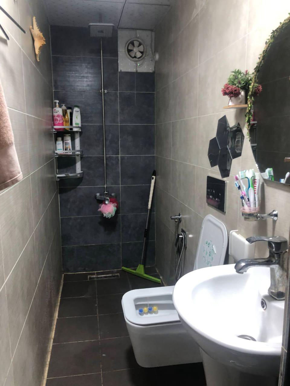 اعلان ……..📣📣
للبيع بيت في #الغزالية شارع المشجر
المساحة67م واجهه3.5م نزال 19.14م 
موقع هادئ مميز 💥💥

موقع البيت :- 
#الغزالية شارع المشجر قرب ملعب الغزالية 

تفاصيل البيت:-
بناء كلاسك جاهز للسكن طابقين 
🔹استقبال
🔹هول حولي
🔹مطبخ
🔹غرفتين نوم
🔹2 حمام
 

للاستفسار اكثر يرجى الاتصال:-
☎️***********☎️
☎️***********☎️
#بيتي_للتسويق_العقاري
الموقع شارع اسواق الزاويه 📍
