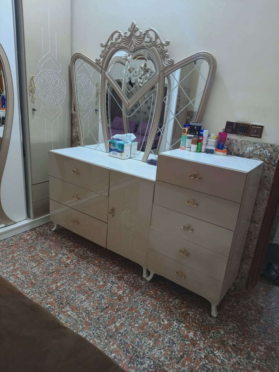 غرفه تركيه 7قطع المكان زعفرانيه اسعيده السعر 550 وبيهه مجال ***********
@
