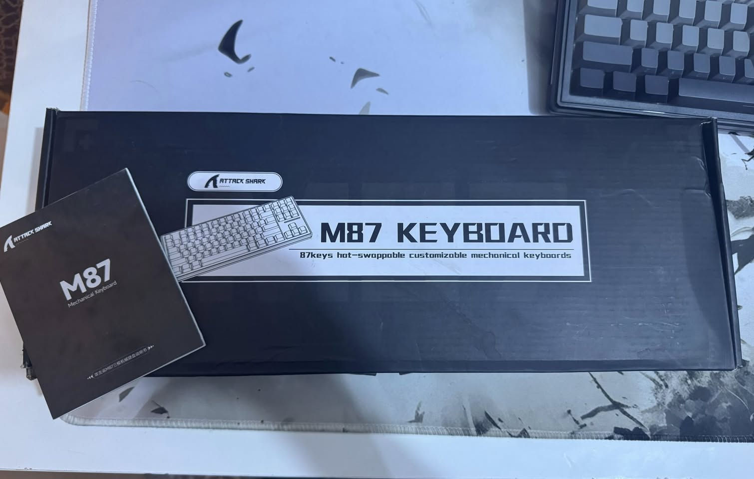 السلام عليكم للبيع كارت شاشه لعبه مامشتغله عليه اخو الجديد . VGA PC CARD RTX GIGABYTE 3060 12GB WINDFORCE

الشاشة: MSI MAG 275QF
الحجم: 27 إنچ 2k
الدقة: WQHD (2560 × 1440)
نوع اللوحة: Rapid IPS
معدل التحديث: 180Hz
زمن الاستجابة: 0.5ms (GtG)
الألوان: Wide Color Gamut
HDR: HDR Ready
وضع الكونسول: Console Mode
السلسلة: MSI Arsenal Gaming (MAG)
 كيبورد الاسم: Attack Shark M87
النوع: Mechanical Keyboard (ميكانيكي)
عدد المفاتيح: 87 مفتاح (Tenkeyless – بدون Numpad)
السويتشات: Hot-Swappable (قابل لتبديل السويتشات) 
موجود توصيل لكل العراق ***********
