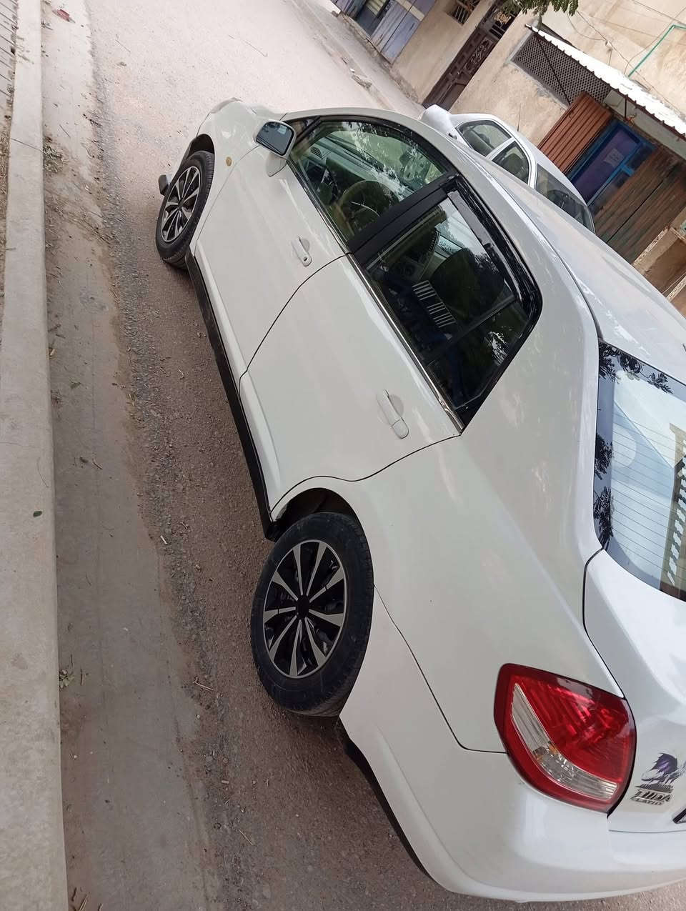 نيسان تيدا خليجي موديل 7  محرك 1600
حداديه جديده كير محرك مكفول 
تبريد ثلج 
رقم بصره مشروع وطني 
مكاني كربلاء  
ضربته  جاملغ خلفي السائق فقط هلال جاملغ صبغ
سعره ب75  
بيه  شادله منضومت غاز تكدر تبيعه  مو ضروري لأن قتصاديه اصلا 
شاشه اندرويد 
زنون 
كامره 
جام كهربائي 
***********
