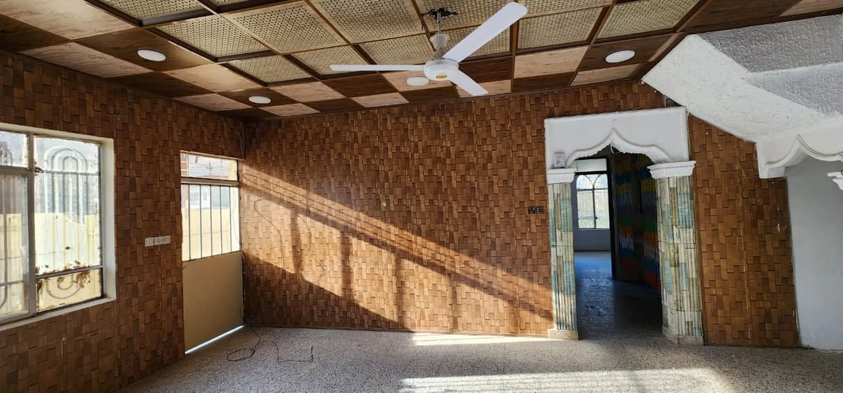 #مكتب_الاتحاد_لتجارة_العقارات_والمقاولات 🏛
          🏛⭐️ دار  الإيجار  تجاري ⭐️ 🏛
◀️الموقع القادسية الثانية 🏛️

◀️ المساحة  240متر 🏠

◀️ركن  🏠

◀️ طابقين10غرفه  🏠
_____________________________
                   🏛مكتب الاتحاد للعقار 🏛
  الفرع الاول       شارع المصارف الرئيسي 
                             قرب أرشد الزيباري 

الفرع الثاني        حي الصديق الاولى
                      بداية سايدين البحرين 
                     ⭐️☎️***********     .       
       م.عبدالله العبيدي
