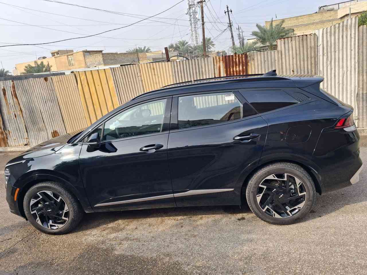 سبورتج برستيج فول مواصفات وارد أمريكا سياره فول جملاغ بدون ارباك بدون دواخل سياره ذوي شهداء يعني محجوزه سنتين يله تحول سياره من الحادث الكيس مضروب بدون تبديل سعرها دفترين وبيها مجال بسيط ***********
