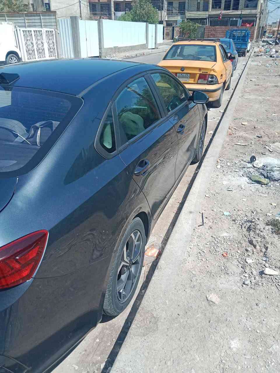 السلام عليكم كيا فورتي موديل ٢٠  رقم بغداد ماشيه ٣٤ محرك ٢٠٠٠  حادثها باب السائق ميدل والباب الخلفي مرشوش كلير  وبيها مكانات بارد قليله  كير سي في تي سياره كلش حلوه وحادثها حلوه لا بجم ولا صندوك صور الحادث مرفقه بالمنشور السعر ١٣٢ للاتصال *********** بغداد مدينة الصدر
