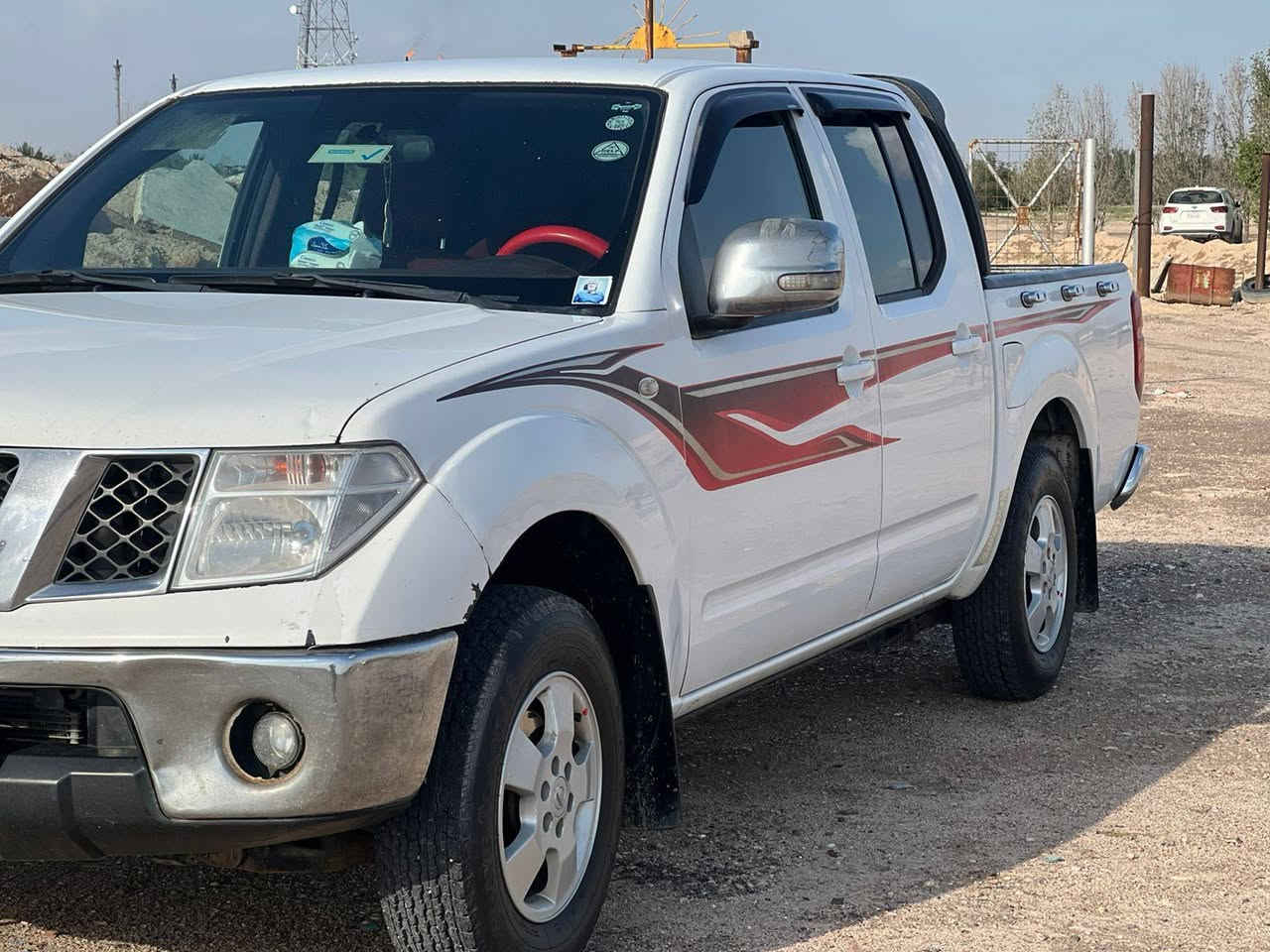 السلام عليكم نيفارة للبيع 2014 موصفات LE مكينة ما مفتوحة سنوية ضايعة ***********
