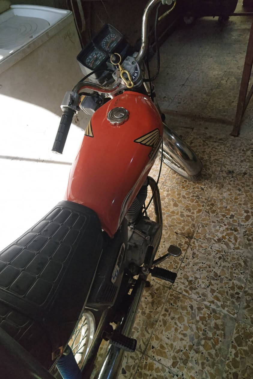 دراجه ايرانيه مكينه ونضافه فول مرتبه مامتعوبه
بدون اوراق بدون اوراق !!!!
السعر 500 للاتصال ***********
