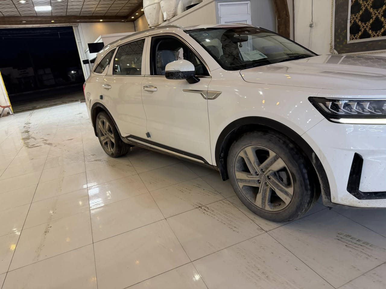 خليجي موديل 23 كفاله عامة ماشية 30 الف بعدها بجيس الشركه نص فول
سعرها 280 قفل 
***********
