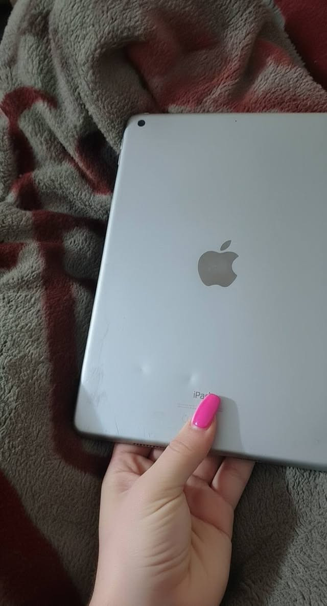 ايباد ايفون 8 ذاكره 128 كلشي بي شغال
بغداد العبيدي ب200الف 
واتساب فقط ***********
