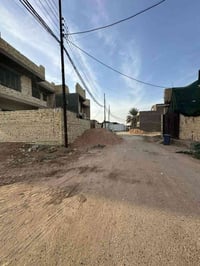 اخوان عندي  قطعة أرض بمجمع النسور الثاني ٣٣٠م   ٣٣×١٠ القطعة بصف الركن...