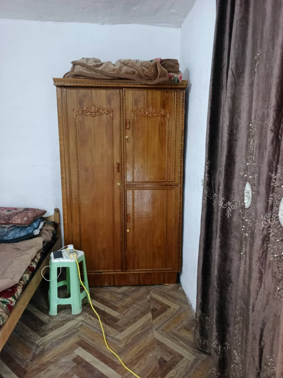 عندي غراض بيتي لبيع ابو غرق 
***********
