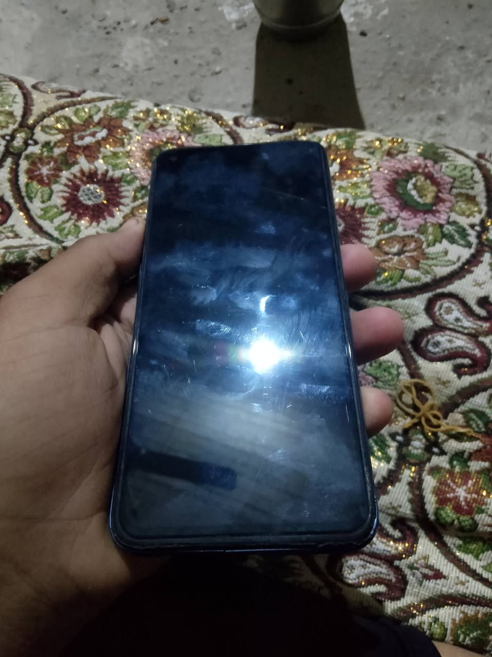 مبايل ريلمي6 للبيع عاطل ما اعرف عنو اي شي ابيع فحم في فحم سعر 25 بي مجال حك جيتك التواصل علا هاذا الرقم ***********
