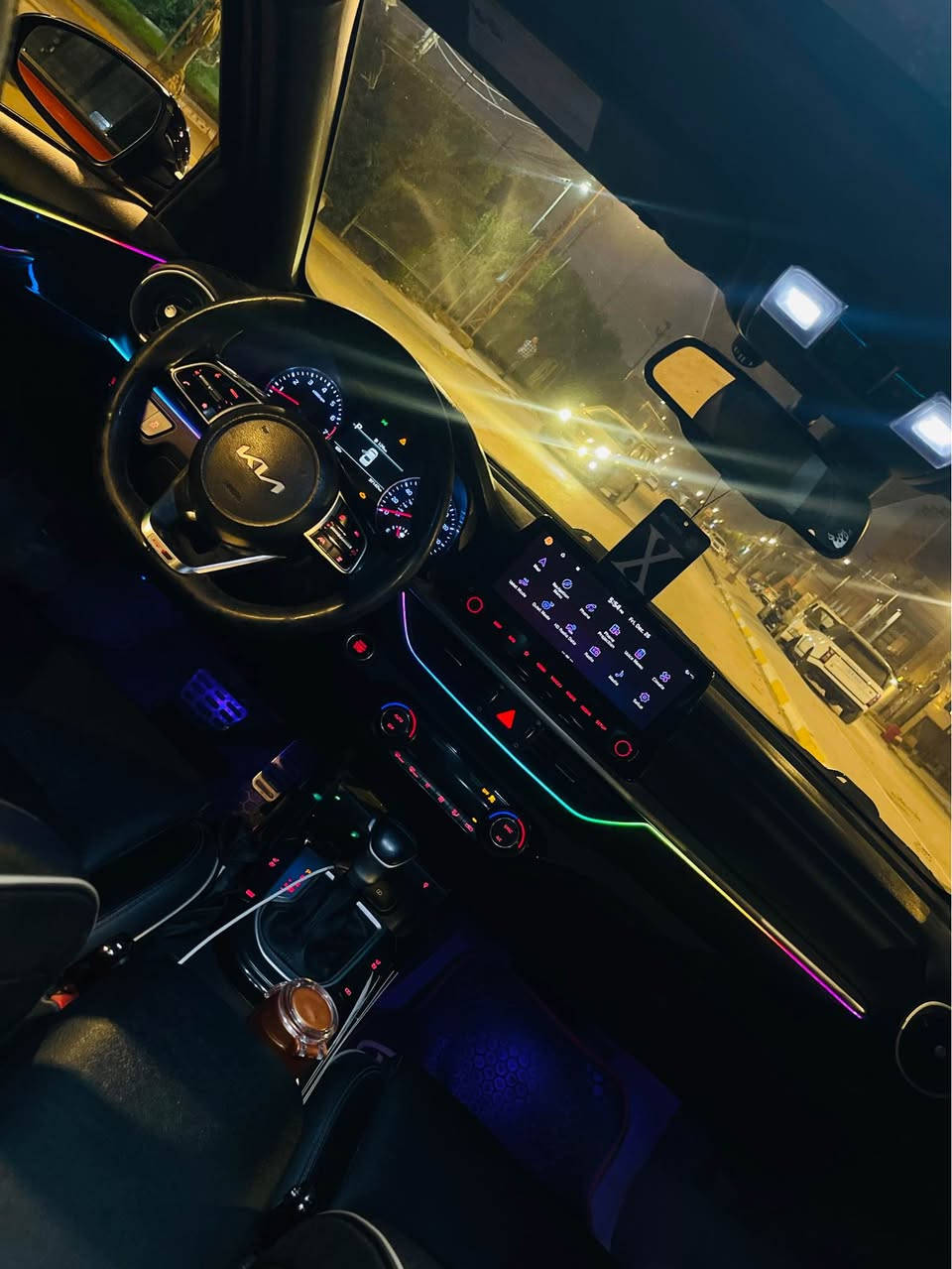 للبيع او المراوس 
كيا فورتي جي تي لاين 2023 فول مواصفات للاخير 
محرك 2000 دوش (المحرك مفتوح والمفتوح مينكفل ) لا نضوح ولا حماوه ولا تنقيص ولا تبخير 
ضربتها موجوده بلصور صندوق وجاملغ والباقي كفاله بجم كبس 
فتحه 
بصمه تشغيل وابواب 
تشغيل عن بعد
رادارات جانبيه امامي واخلفي
صندوق بصمه وفتح ذكي 
شاشه جبيره وتبريد شاشه
تدفئه وتبريد امامي وخلفي قطعتين
كشنات جلد تدفئه وتبريد
لدات اناره داخليه كامله متغيره بلجهاز
عين الشيطان متغيره بلجهاز
بعد هواي بيها مواصفات 
سعرها 135 وبيها مجال والكل يعرف بلجي تي لاين واسعارهن وانه بلخدمه
تعجبك السياره ع راسي متعجبك فدوه الك 
العنوان بصره التحسينيه 
*********** البصرة, العراق
