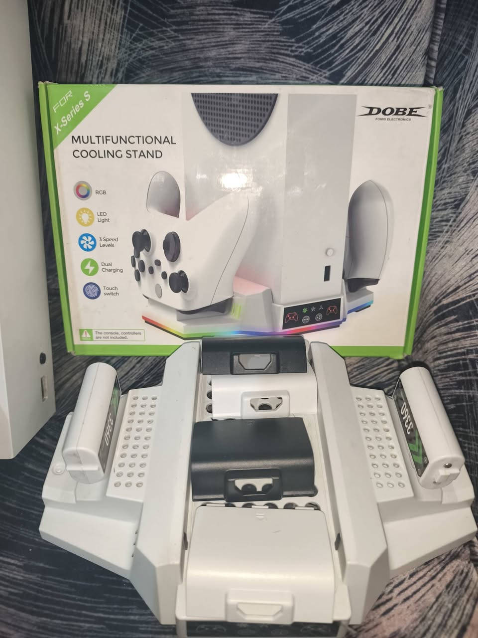 اكس بوكس سيريس اس مستعمل للبيع
اكس بوكس سيريس اس مستعمل للبيع نضافه فول 
الابلي ما مفتوح ولا مصلح نفس ما تشوف بل صور 
الابلي كامل ملحقاته بس بدون كارتونته بس غراضه كلهن موجودات 

يجي وي الابلي 2 جويستك وحده مالته الاصليه و 
الثانيه احترافيه من (جيم سير) الغنيه عن التعريف هيه والواير مالها طوله 3 متر 
ويجي وياهه مبرد هوائي مع 2 بطاريات 
ويجي وياهن يو بي اس بس شويه تعبان بس يفيد تخلي حمايه من الكهرباء 

ويجي بي حسابات بيهن العاب الاولى ريدد ريدمشن 2 مشتريها ولعبه ثانيه فيفا 22 ولعبه ثالثه اسمها هيت مان 
ويجي بس حساب مشترك بي لعبه سيكرو 
رايد الاكس بوكس بسعر 450 الف وبي مجال 

مكاني بصره حيانيه شارع القائد توصيل ما عندي تجي تشوفه وتفحصه كبالك


**إذا كنت صاحب هذا الإعلان وتريد حذفه لأي سبب، رجاءا أرسل رسالة إلى الدعم الفني**