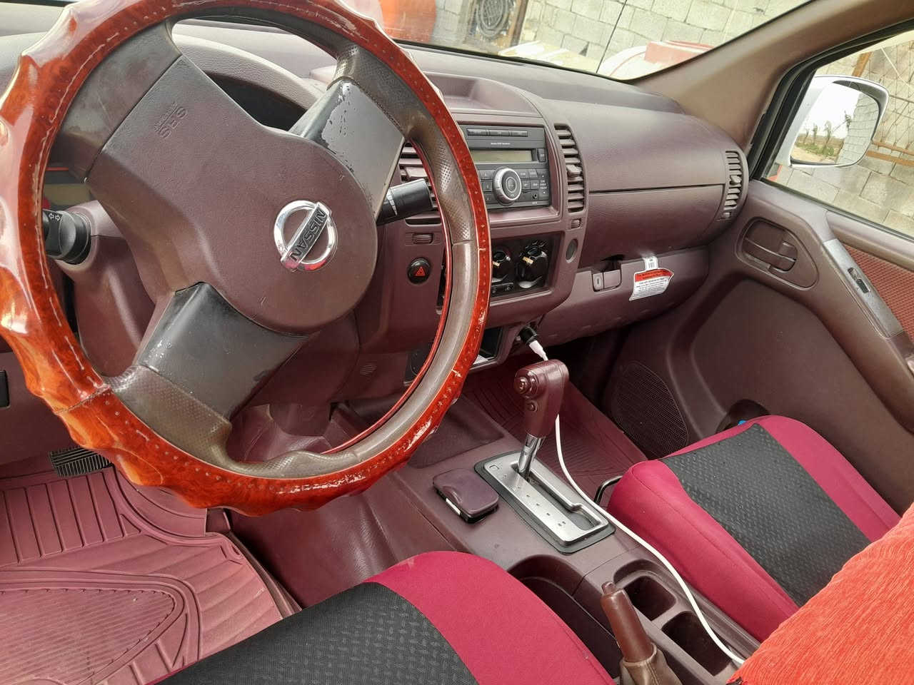 نيفاره للبيع موديل ١٤ السيارة جاهزة مابيهه أي نقص بأسمي بغداد مشروع وطني مكان السياره بالبصرة *********** أو *********** السعر ١٣٠$
